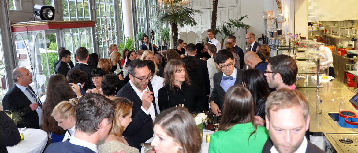 Der Sektempfang bei der Hochzeit im Palmenhaus München