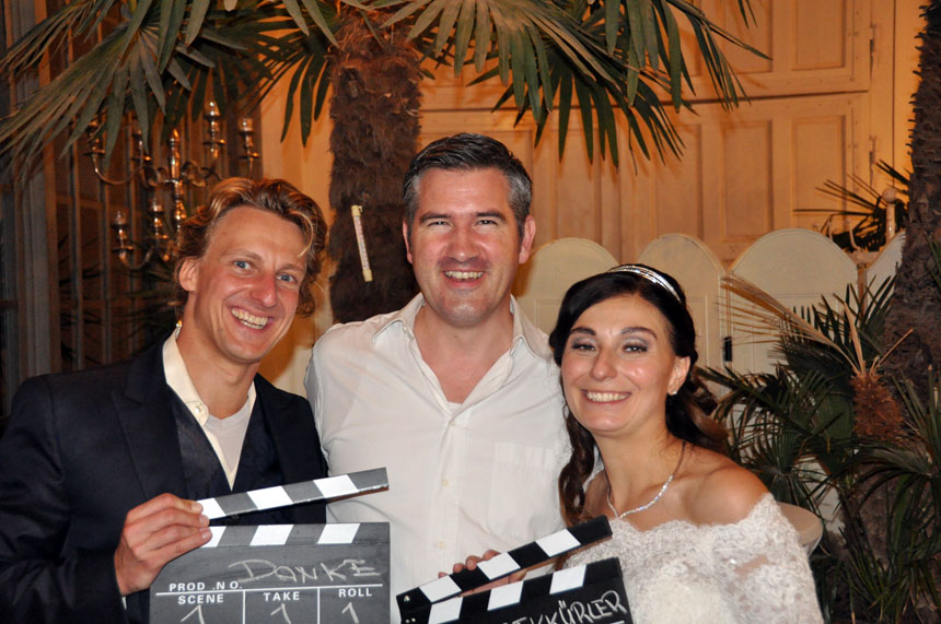 Nurkan und Jürgen mit DJ JoJo Kirchner nach der Hochzeitsparty im Palmenhaus